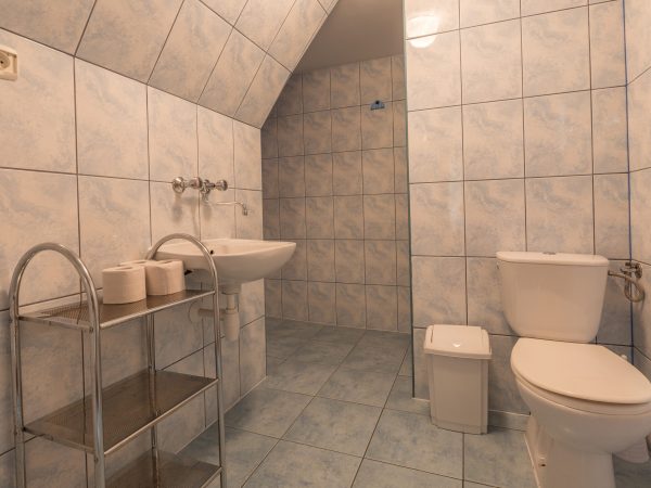 Przykładowa łazienka w budynku "Karol", pokój ekonomiczny